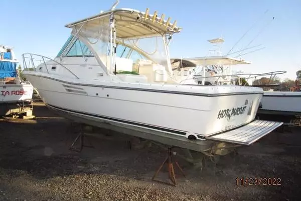 Photo of the 2000 Pursuit 3000 "Hot Pursuit"