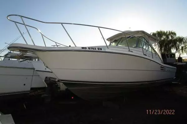 Photo of the 2000 Pursuit 3000 "Hot Pursuit"