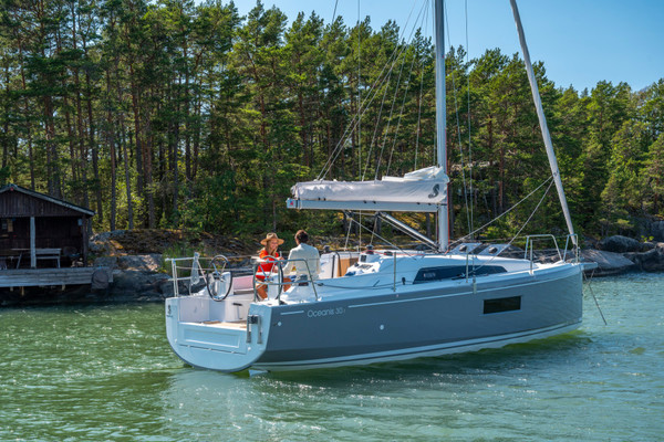 132 30ft Beneteau Yacht For Sale