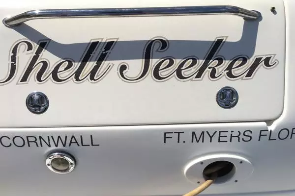 Photo of the 2003 Sea Ray 320