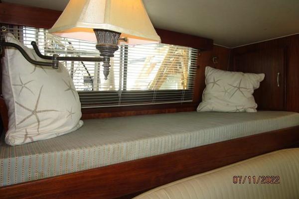 48' Hatteras pilothouse berth