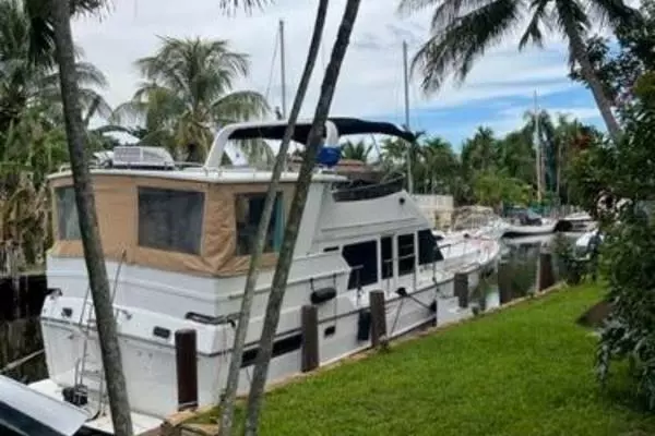Photo of the 1989 Heritage East Sundeck Trawler