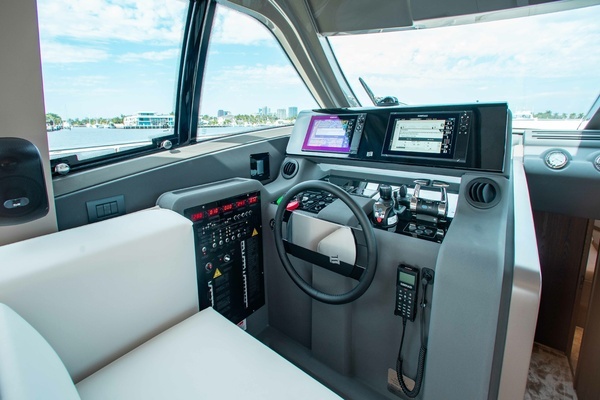 2022 Ferretti Yachts 55