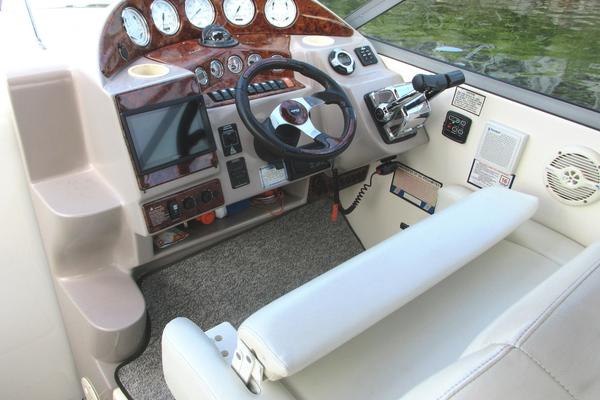 QUEENS BLVD 32ft Rinker Yacht For Sale