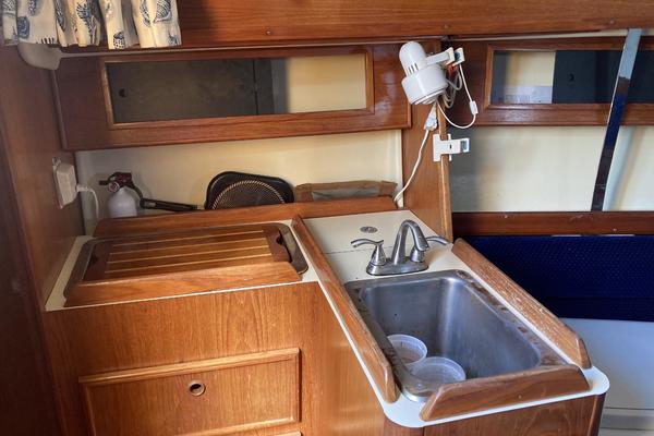 Rainbow Spirit 28ft Pearson Yacht For Sale