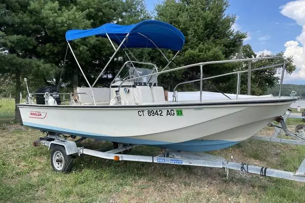 17ft Boston Whaler Yacht For Sale