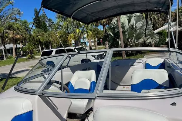 Photo of the 2005 Tahoe T18 Ski Boat