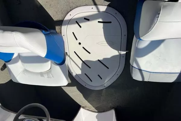 Photo of the 2005 Tahoe T18 Ski Boat