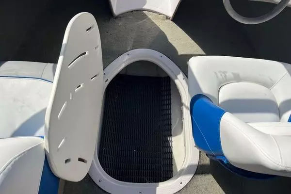 Photo of the 2005 Tahoe T18 Ski Boat