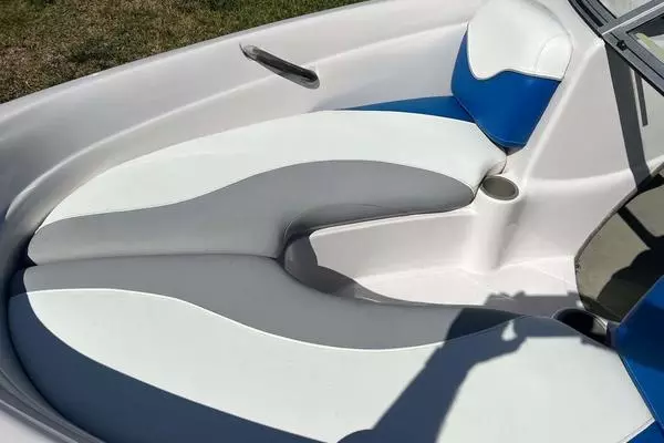 Photo of the 2005 Tahoe T18 Ski Boat