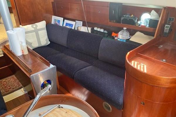 Cognac 30ft Beneteau Yacht For Sale