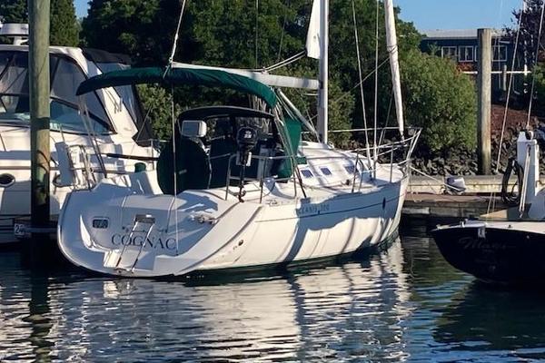 Cognac 30ft Beneteau Yacht For Sale