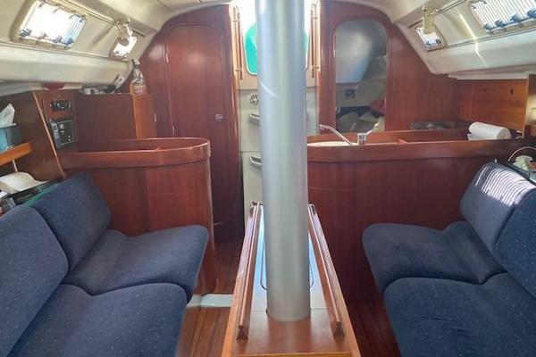 Cognac 30ft Beneteau Yacht For Sale