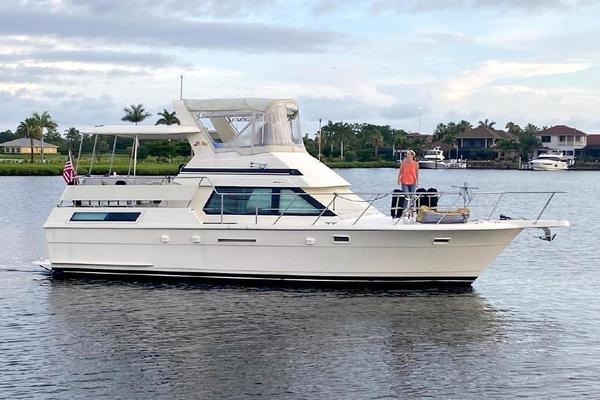 Tiddly Boo 40ft Hatteras Yacht For Sale