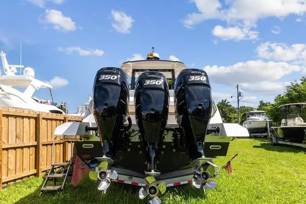 Photo of the 2023 Astondoa 377 Coupe Outboard