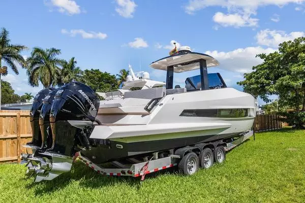 Photo of the 2023 Astondoa 377 Coupe Outboard