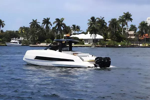 Photo of the 2023 Astondoa 377 Coupe Outboard