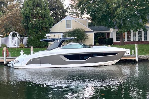 38 ft Cruisers Yachts 2021 38 GLS Islip New York United States $659000 38 ft Cruisers Yachts 2021 38 GLS Islip New York United States $659000