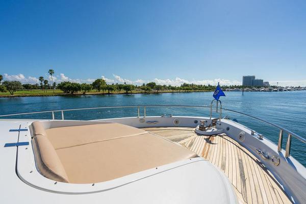 Lazzara Yachts 84 Flybridge Yacht For Sale