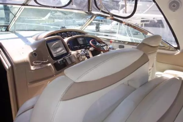 Photo of the 1999 Sea Ray Express Cruiser "HAVIN FUN"