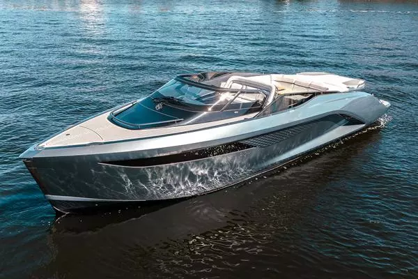 Photo of the 2022 Princess R Class 35 "PR35"