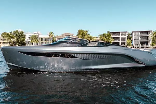 Photo of the 2022 Princess R Class 35 "PR35"