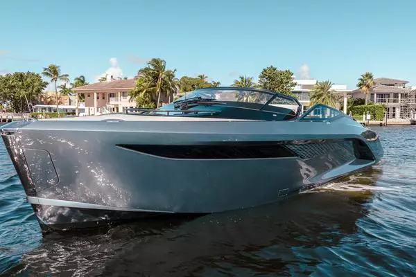 Photo of the 2022 Princess R Class 35 "PR35"