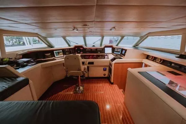 Photo of the 1995 Broward Raised Pilothouse