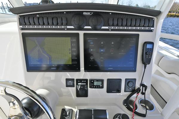Boston Whaler 380 Outrage Yacht For Sale
