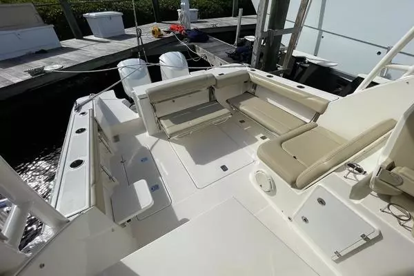Pursuit 325 DC Yacht For Sale