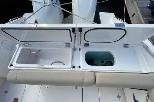 Pursuit 325 DC Yacht For Sale