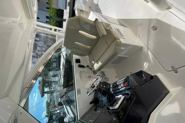 Pursuit 325 DC Yacht For Sale