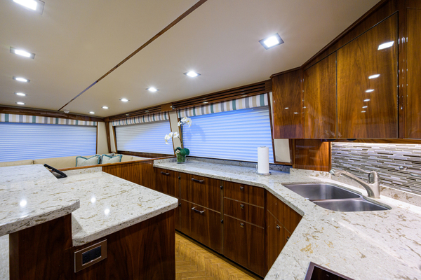 Viking 72 ABSOLUT - Galley