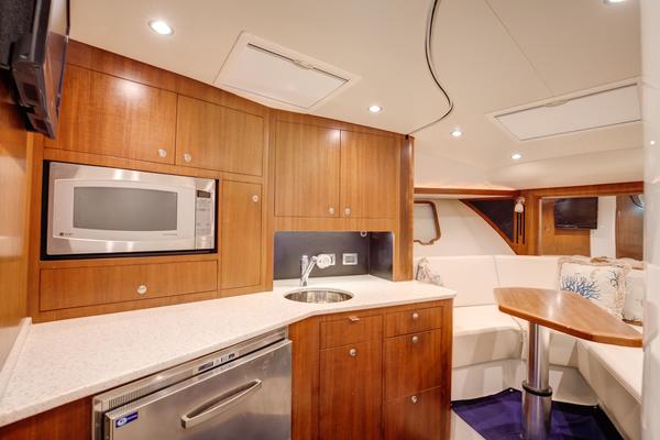 SeaVee 43 Hard Four - Interior Cabin