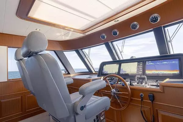 Hampton 720 Endurance Wide Body Yacht For Sale