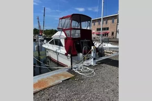 Photo of the 1989 Sea Ray 300 Sedan Bridge