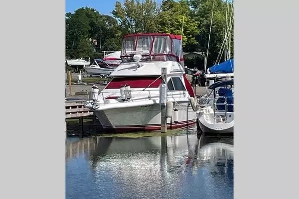 Photo of the 1989 Sea Ray 300 Sedan Bridge