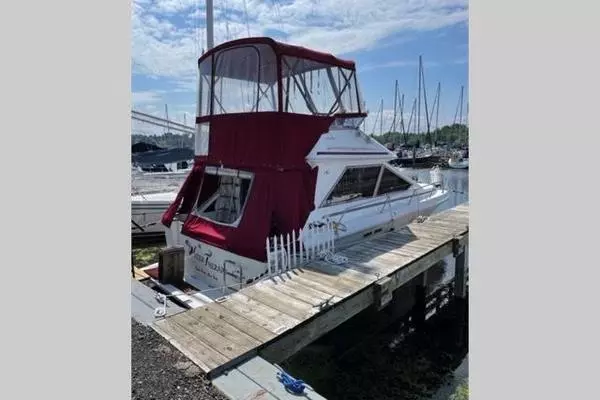 Photo of the 1989 Sea Ray 300 Sedan Bridge