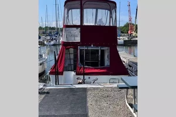 Photo of the 1989 Sea Ray 300 Sedan Bridge