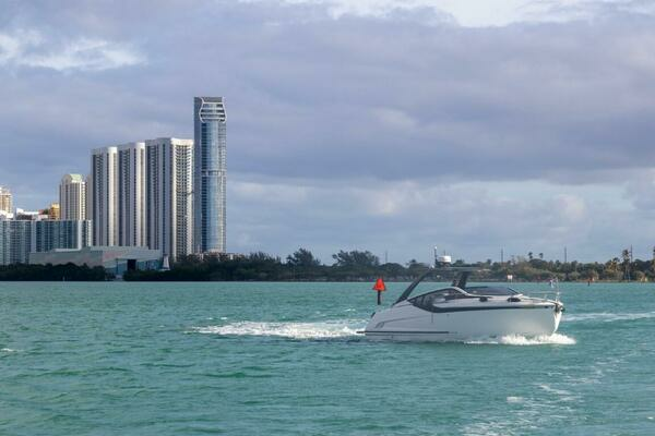 Photo of the 2023 Fairline F//Line 33 Outboard