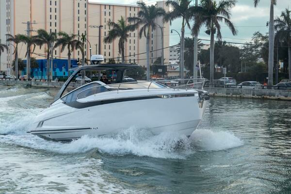 Photo of the 2023 Fairline F//Line 33 Outboard