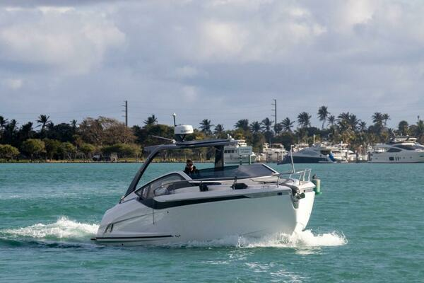 Photo of the 2023 Fairline F//Line 33 Outboard