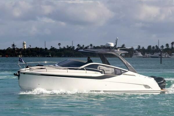 Photo of the 2023 Fairline F//Line 33 Outboard