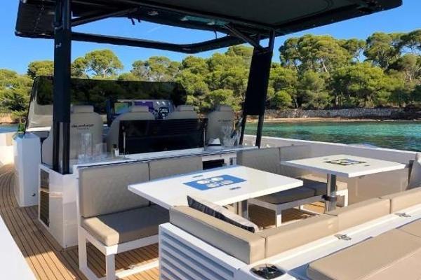 42ft De Antonio Yacht For Sale