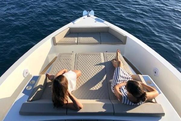 42ft De Antonio Yacht For Sale