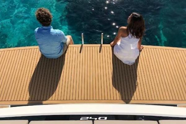 42ft De Antonio Yacht For Sale