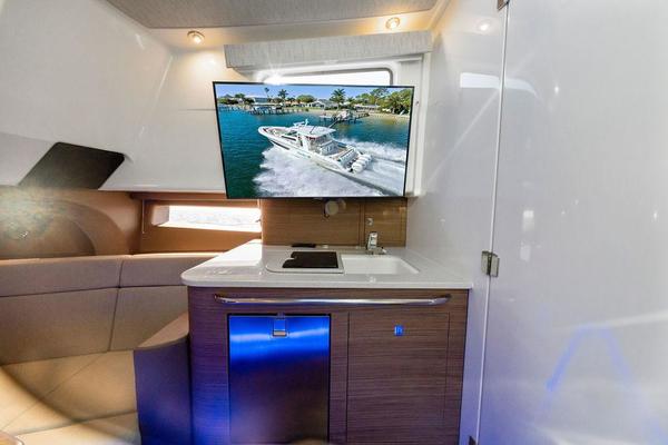 2019 Boston Whaler 420 Outrage - Susie Q - Salon