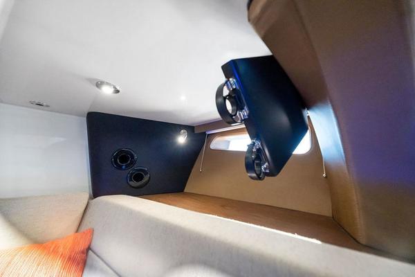 2019 Boston Whaler 420 Outrage - Susie Q - Salon