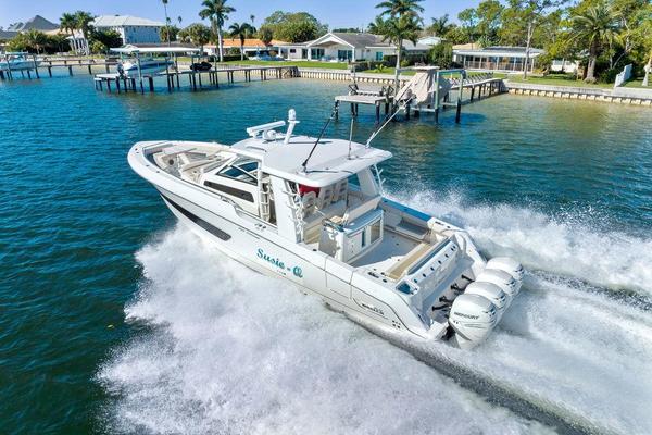 2019 Boston Whaler 420 Outrage - Susie Q - Running Profile