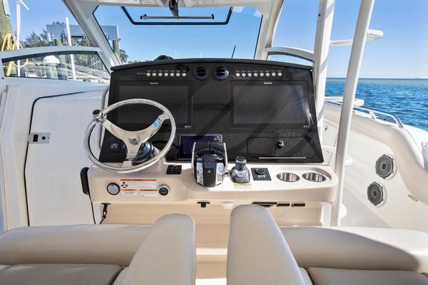 2019 Boston Whaler 420 Outrage - Susie Q - Helm